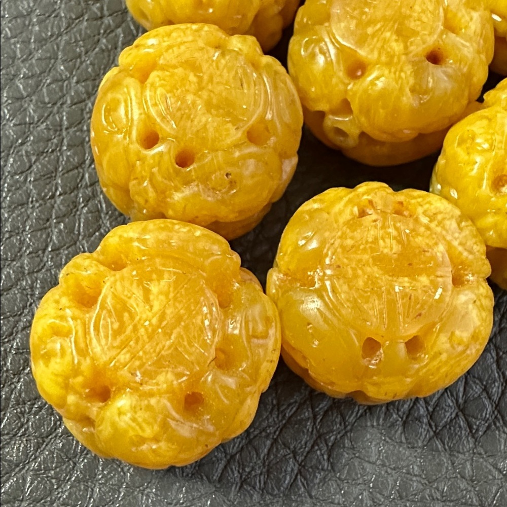 Vintage Carved Beads Bundle - Picture 2 of 6